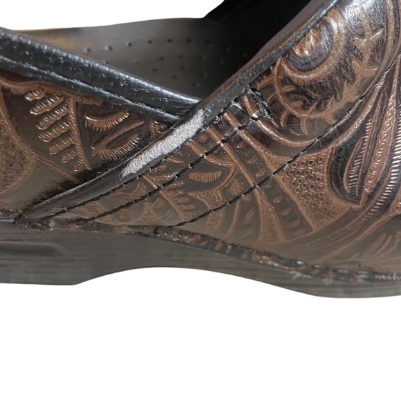 Dansko Tooled Brown Leather Women’s Clog Shoes Size 40 (9.5) - Picture 5 of 11